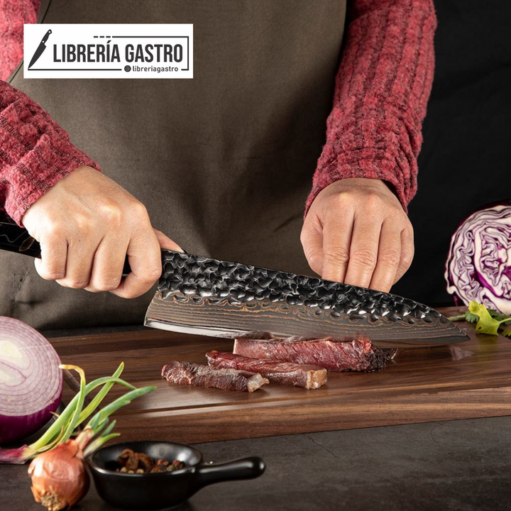 Cuchillo Chef damasco 8", VG10 Japonés, con mango de resina ámbar Negro forjado.