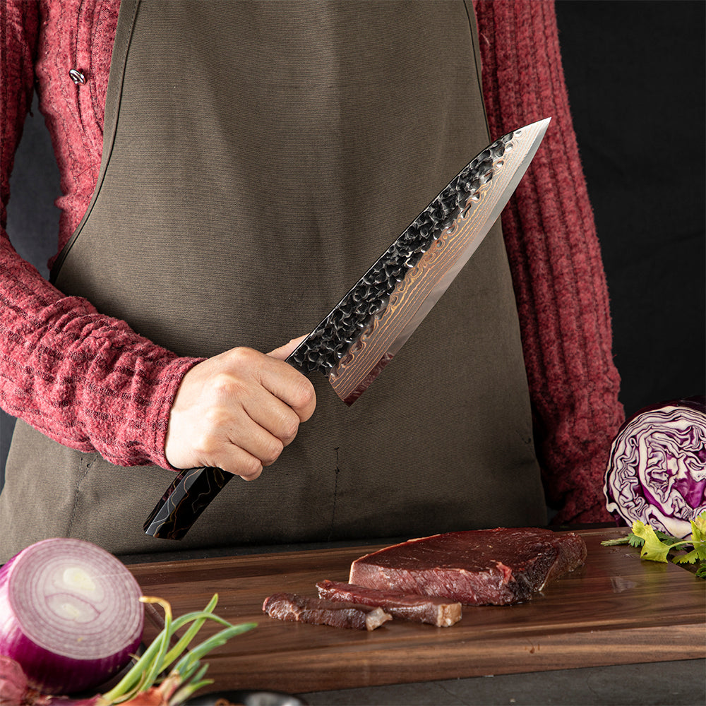 Cuchillo Chef damasco 8", VG10 Japonés, con mango de resina ámbar Negro forjado.