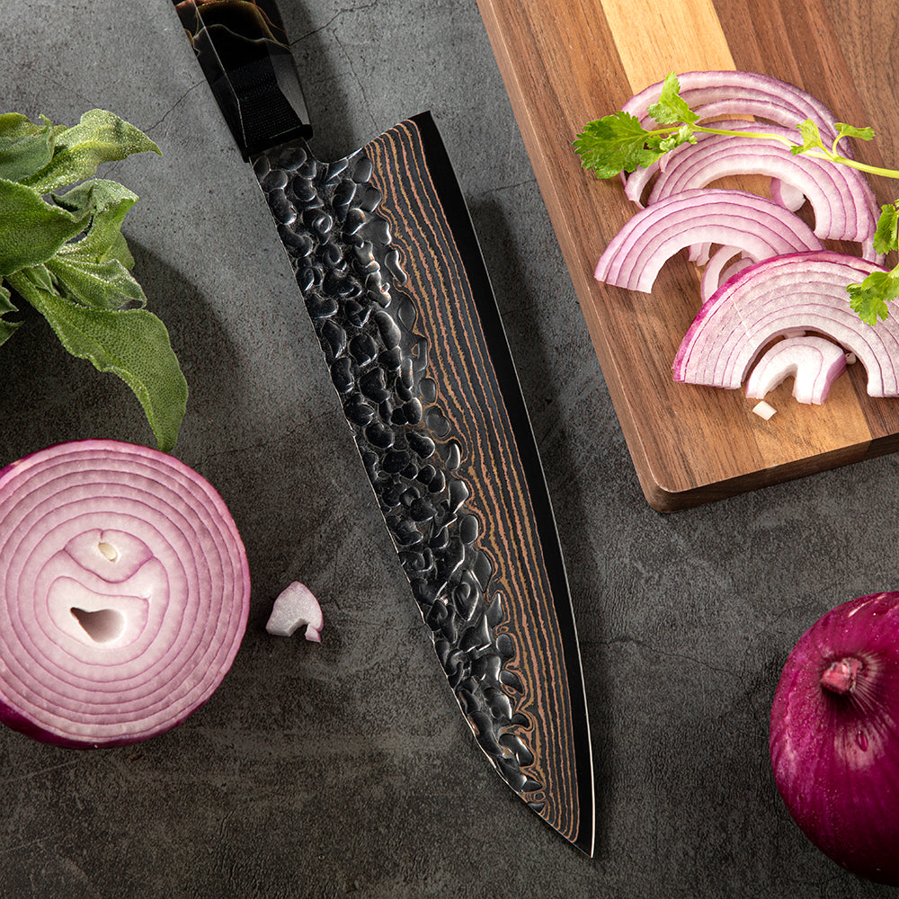 Cuchillo Chef damasco 8", VG10 Japonés, con mango de resina ámbar Negro forjado.